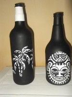 Reciclagem garrafas de vinho vazias desenhos Maori